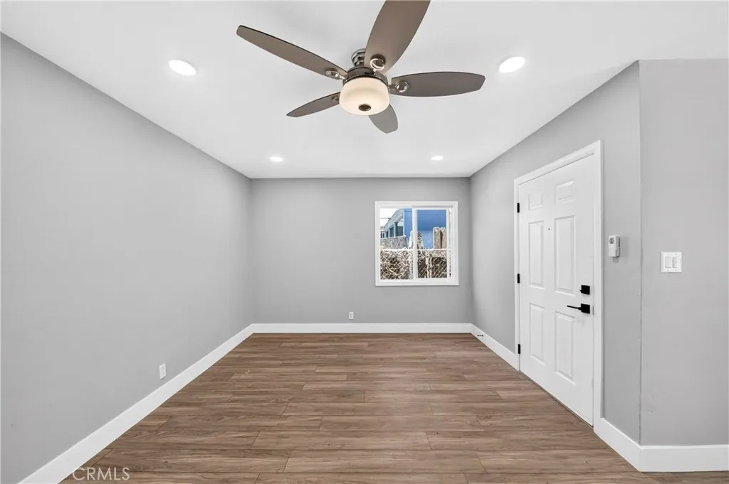 Inside shot 11-13717 1/2 Yukon Ave