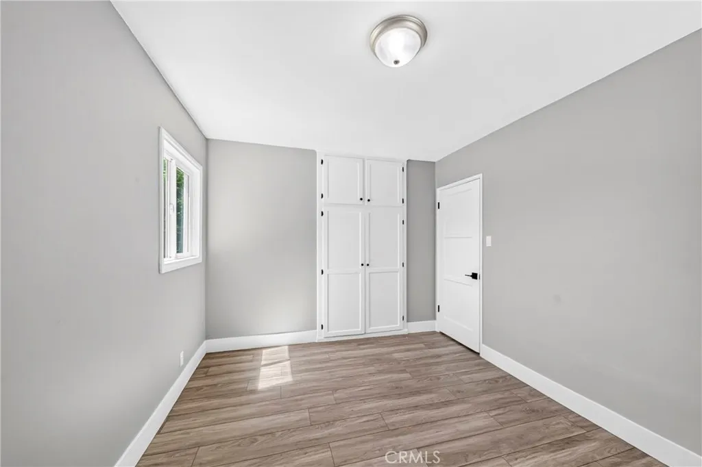 Inside shot 15-13717 1/2 Yukon Ave