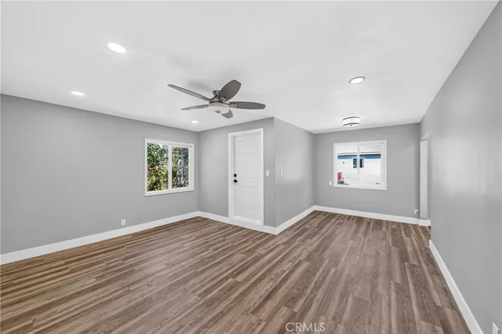 Inside shot 11-13719 1/2 Yukon Ave