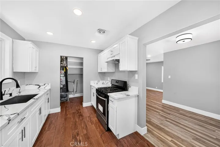 Inside shot 6-13719 1/2 Yukon Ave