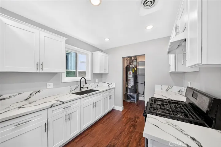 Inside shot 7-13719 1/2 Yukon Ave