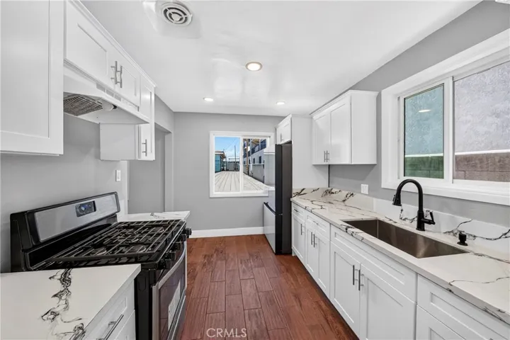 Inside shot 1-13719 1/2 Yukon Ave