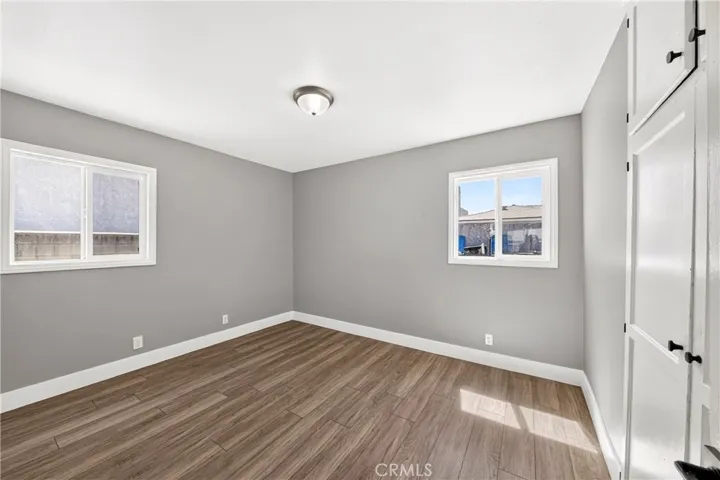 Inside shot 14-13717 1/2 Yukon Ave
