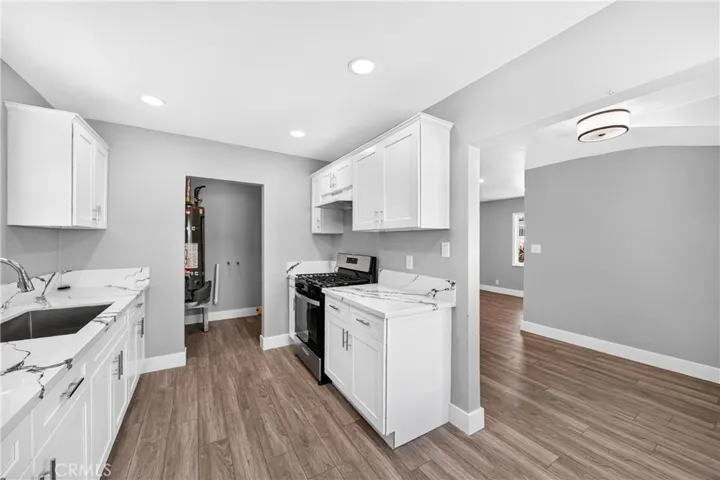 Inside shot 7-13717 1/2 Yukon Ave