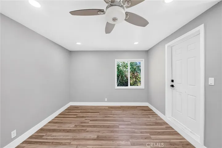 Inside shot 10-13719 1/2 Yukon Ave