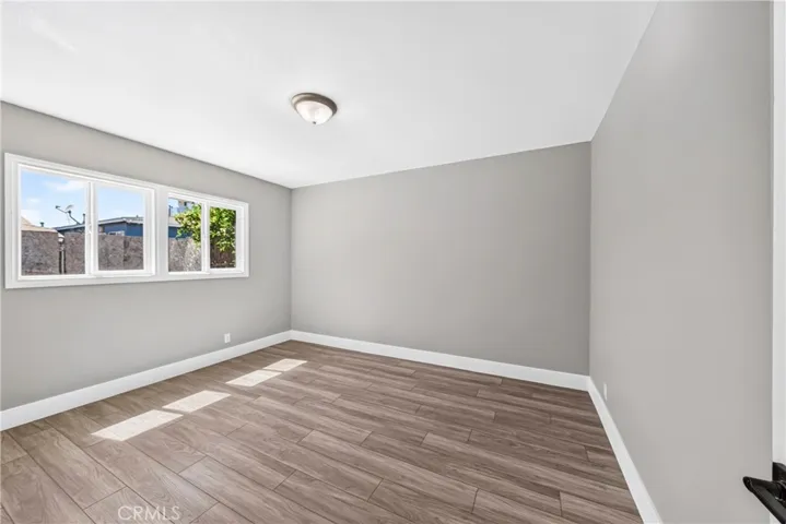 Inside shot 16-13717 1/2 Yukon Ave