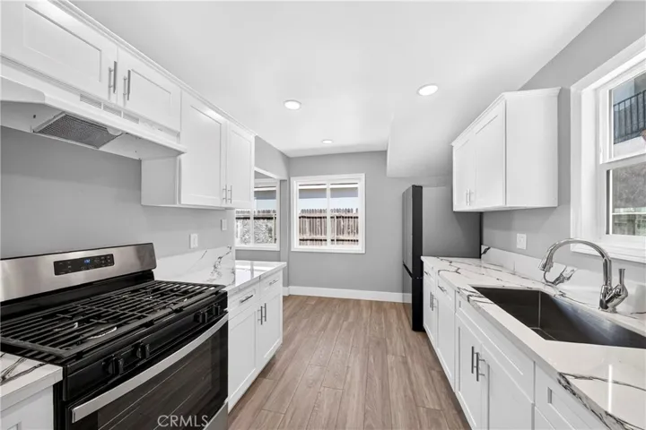 Inside shot 4-13717 1/2 Yukon Ave