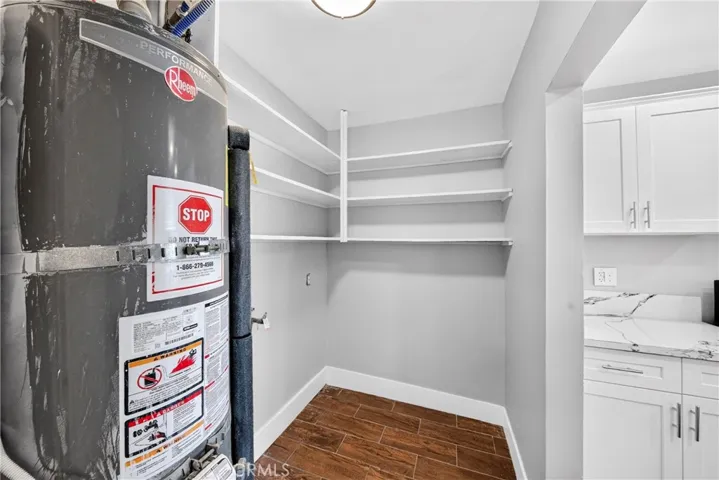 Inside shot 2-13719 1/2 Yukon Ave