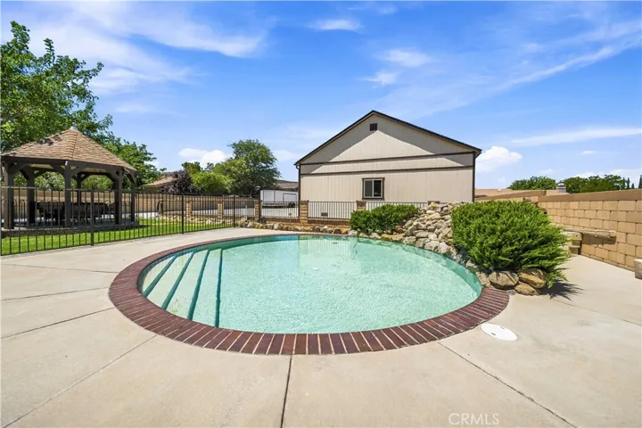 42301 Woodstone, Lancaster, California 93536