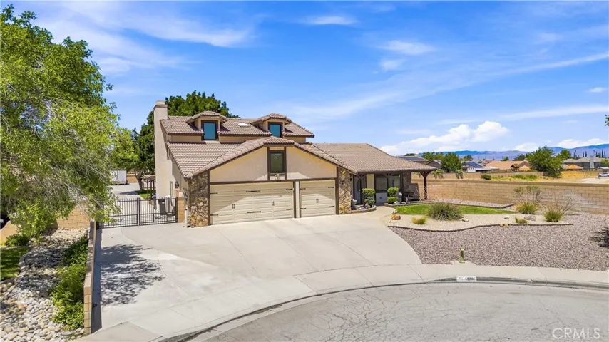 42301 Woodstone, Lancaster, California 93536