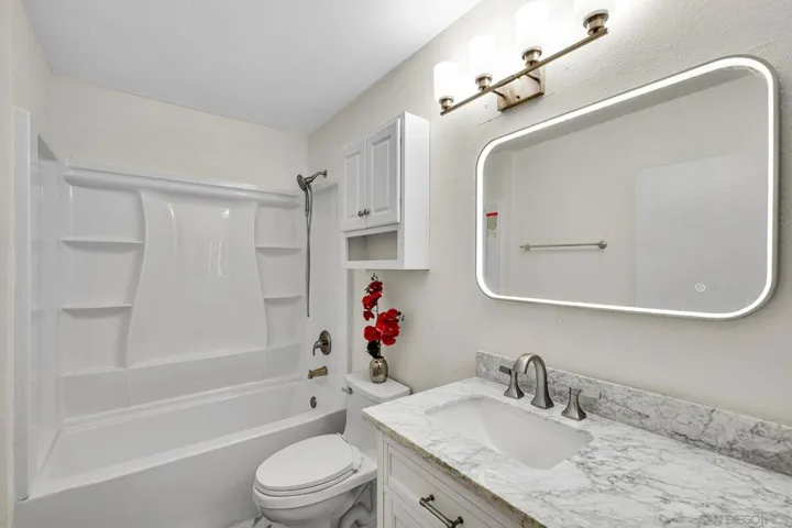 3427 Capalina Rpad 25, San Marcos, California 92069