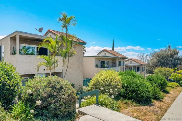 3427 Capalina Rpad 25, San Marcos, California 92069