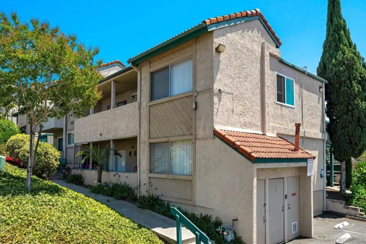 3427 Capalina Rpad 25, San Marcos, California 92069