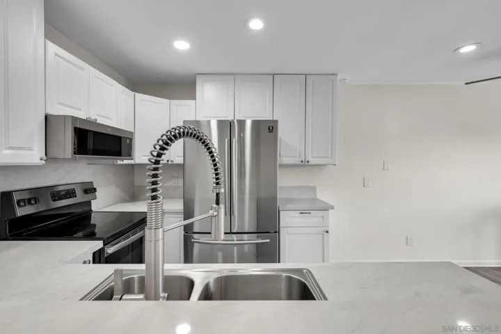 3427 Capalina Rpad 25, San Marcos, California 92069