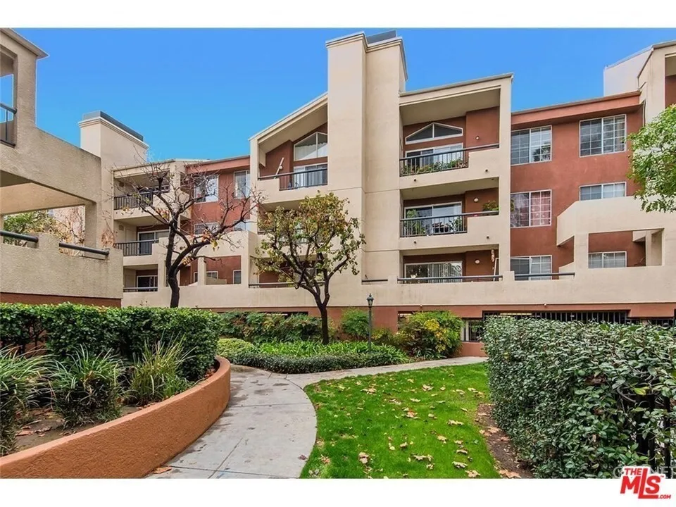 5540 Owensmouth