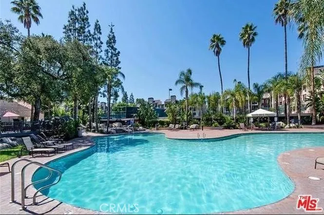 5540 Owensmouth, Woodland Hills, California 91367