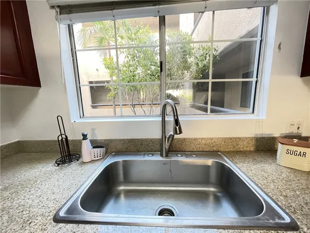 5540 Owensmouth, Woodland Hills, California 91367