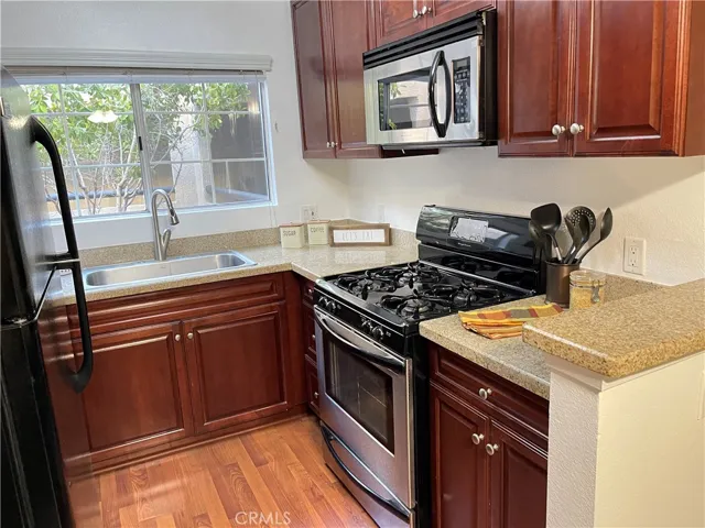 5540 Owensmouth, Woodland Hills, California 91367