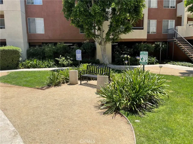 5540 Owensmouth, Woodland Hills, California 91367