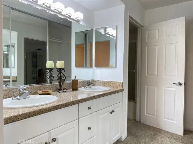 5540 Owensmouth, Woodland Hills, California 91367