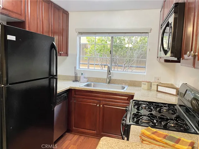 5540 Owensmouth, Woodland Hills, California 91367