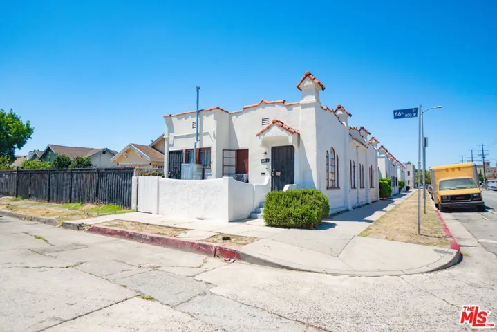 6533 S Hoover Street, Los Angeles, California 90044