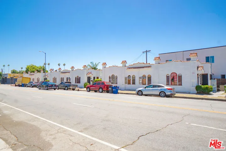 6533 S Hoover Street, Los Angeles, California 90044