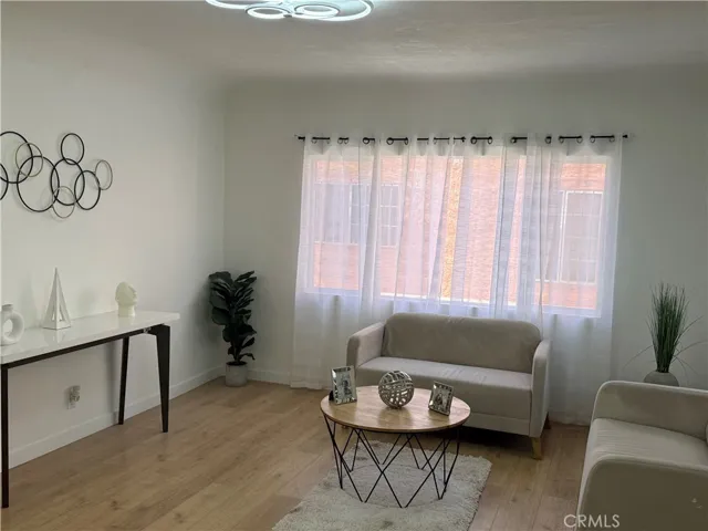 9151 La Salle, Los Angeles, California 90047