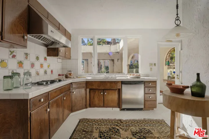2586 Aberdeen Avenue, Los Angeles, California 90027