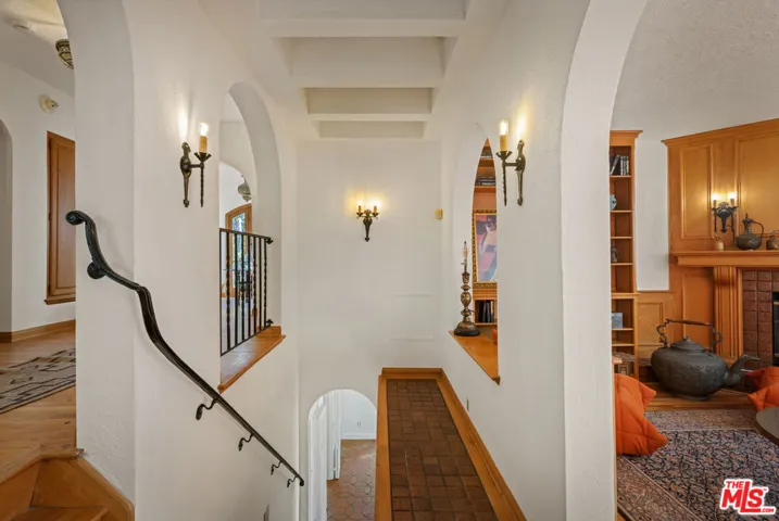 2586 Aberdeen Avenue, Los Angeles, California 90027
