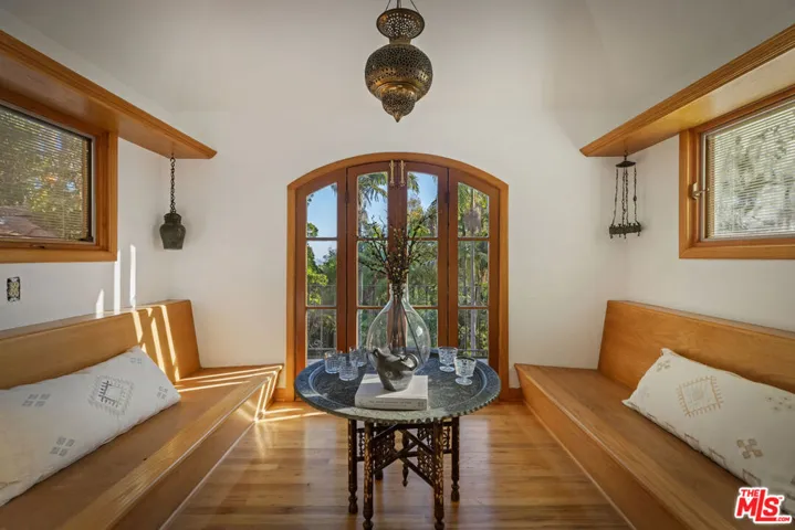 2586 Aberdeen Avenue, Los Angeles, California 90027
