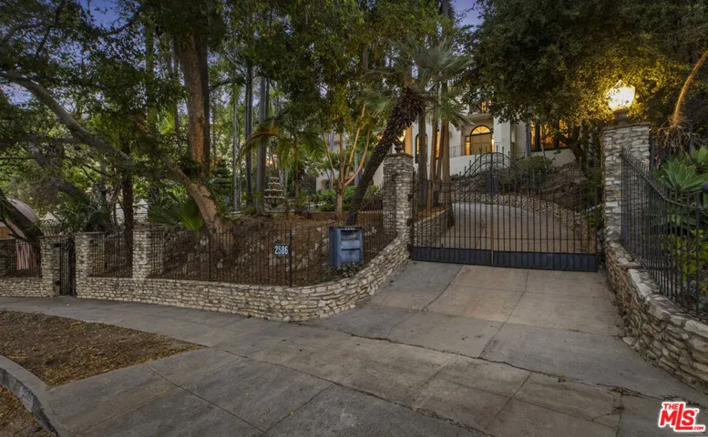 2586 Aberdeen Avenue, Los Angeles, California 90027