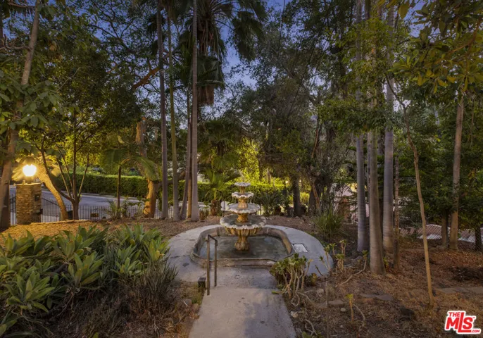 2586 Aberdeen Avenue, Los Angeles, California 90027