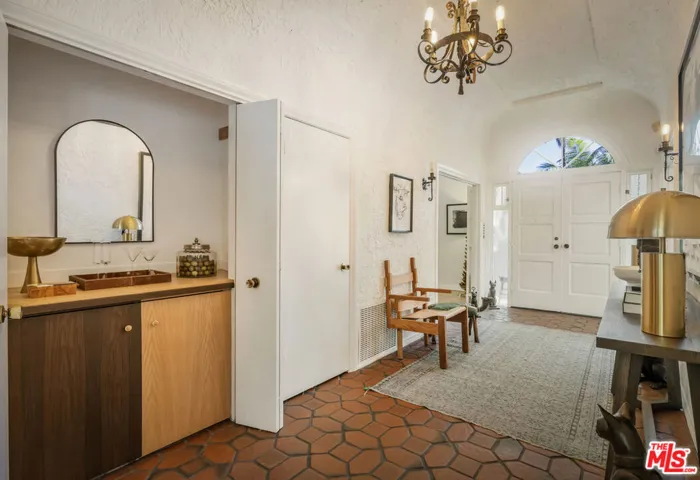 2586 Aberdeen Avenue, Los Angeles, California 90027