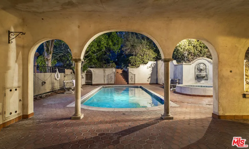2586 Aberdeen Avenue, Los Angeles, California 90027