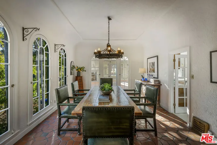 2586 Aberdeen Avenue, Los Angeles, California 90027