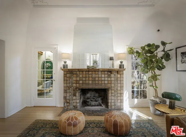 2586 Aberdeen Avenue, Los Angeles, California 90027