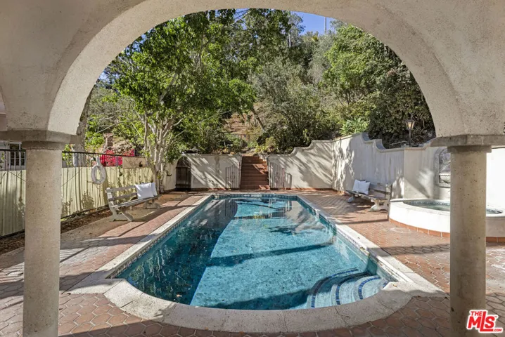 2586 Aberdeen Avenue, Los Angeles, California 90027