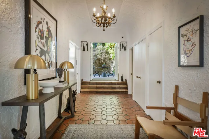 2586 Aberdeen Avenue, Los Angeles, California 90027