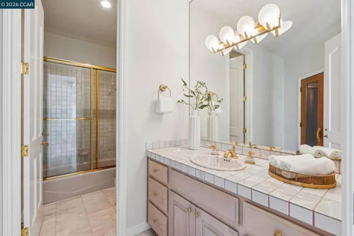 upper level ensuite