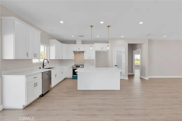 15991 Tao Road, Apple Valley, California 92307