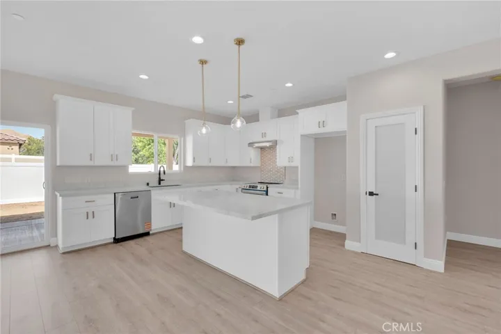 15991 Tao Road, Apple Valley, California 92307