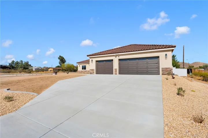 15991 Tao Road, Apple Valley, California 92307