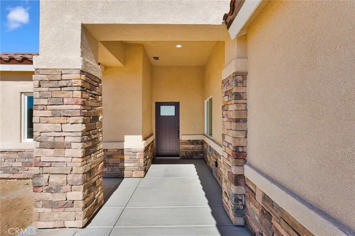 15991 Tao Road, Apple Valley, California 92307