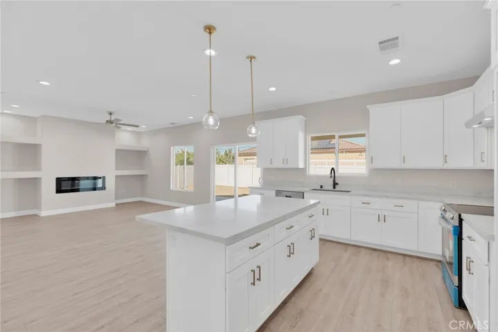 15991 Tao Road, Apple Valley, California 92307