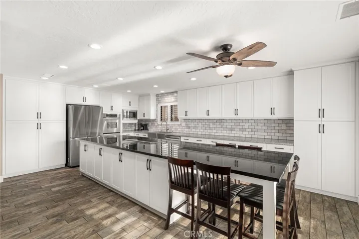 13520 Sea Gull Drive, Victorville, California 92395