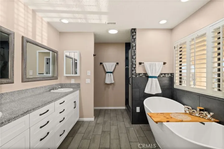 13520 Sea Gull Drive, Victorville, California 92395