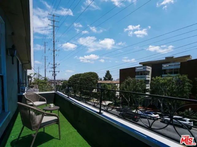 8551 Holloway Drive, West Hollywood, California 90069