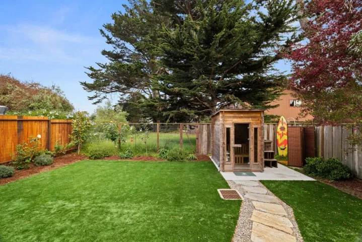 412 Lee Avenue, Half Moon Bay, California 94019