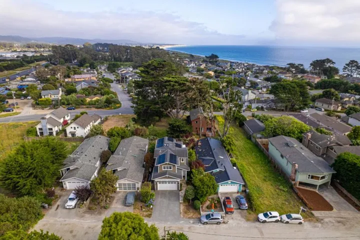 412 Lee Avenue, Half Moon Bay, California 94019
